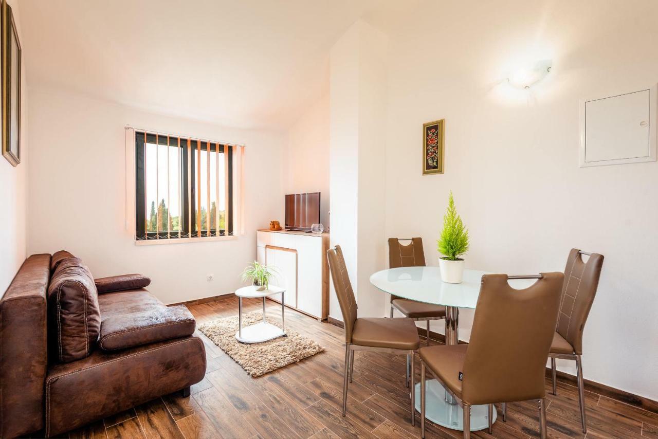 Apartmani Kremena Small Beach 200M Klek Exterior photo